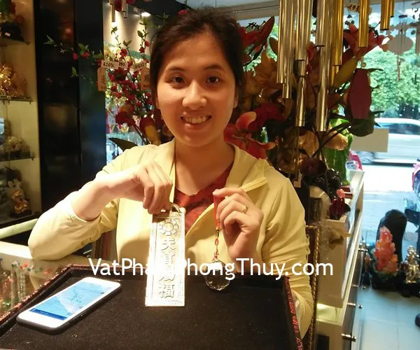 Chị Hằng - Khách hàng mua Kim Bài Thiên Quan Tứ Phước CC1160, quả cầu pha lê đa giác trung S6475