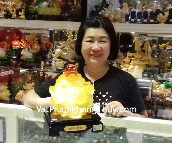 Chị Trúc - khách hàng mua Phật Di Lặc vàng C135A