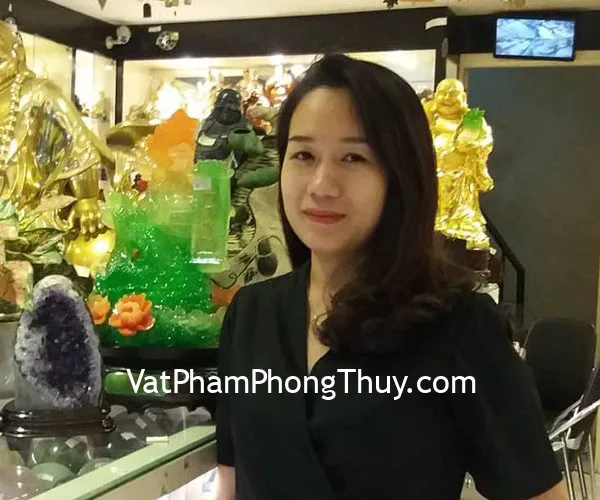 Chị Tâm Anh - khách hàng mua bông thạch anh tím Uruguay H089-11550