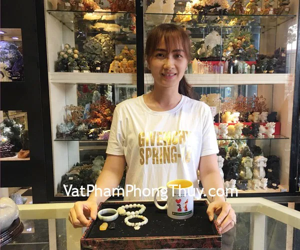 Chị Thương - khách hàng mua Vòng ngọc Myanmar S5160-7380, Chuỗi phỉ thúy đồng tiền có Phật Di Lạc S6679, Chuỗi Tỳ hưu Phỉ thúy S6686, Hồ ly Hắc ngà S6348, Hồ ly ngọc Tủy S6347