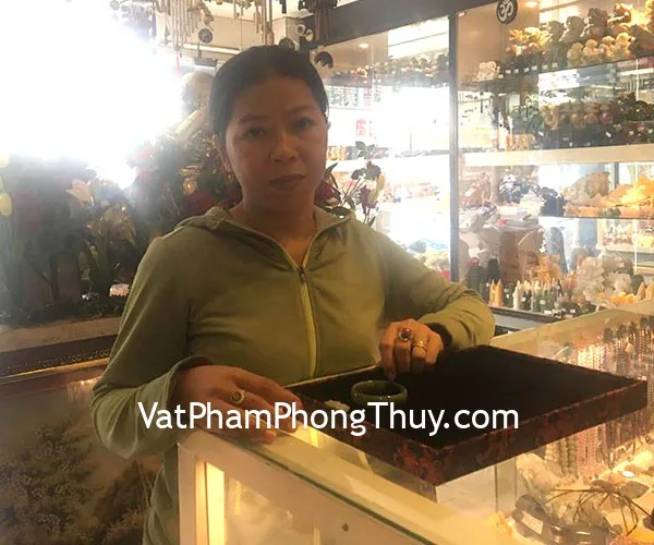 Chị Giàu- khách hàng mua vòng bản mã não xanh đậm S6478,chuỗi đồng tiền phỉ thúy S6677 và phật Thiên Thủ Thiên Nhãn S6640-1