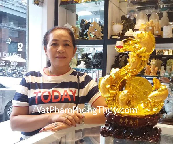 Chị Hồng Thu - khách hàng mua tượng cá chép C092A