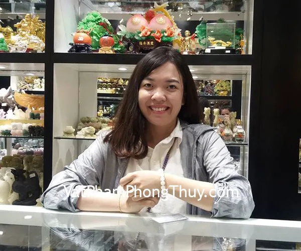 Chị Trang - khách hàng mua chuỗi thạch anh ưu linh trắng S6649-2679 và mặt hồ ly thạch anh trắng S6344
