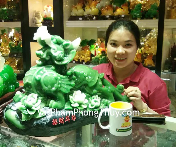 Chị Nghi - khách hàng mua Tỳ hưu xanh ngọc LN039