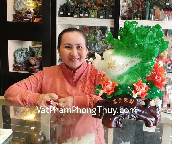 Cô Hai - khách hàng mua Bắp cải xanh Phú quý tụ tài LN065