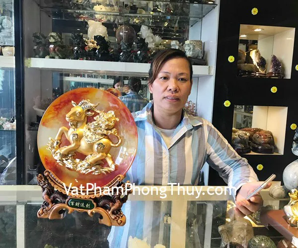Chị Ly - khách hàng mua Dê vàng mặt trăng tròn H077G