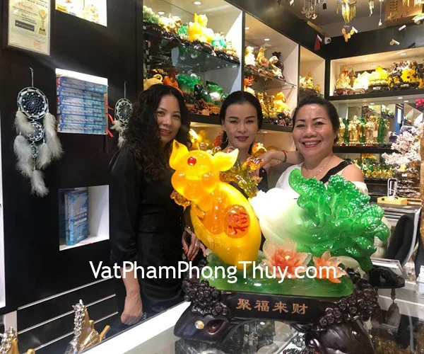 Chị Tuyết -  khách hàng mua vua heo vàng LN001