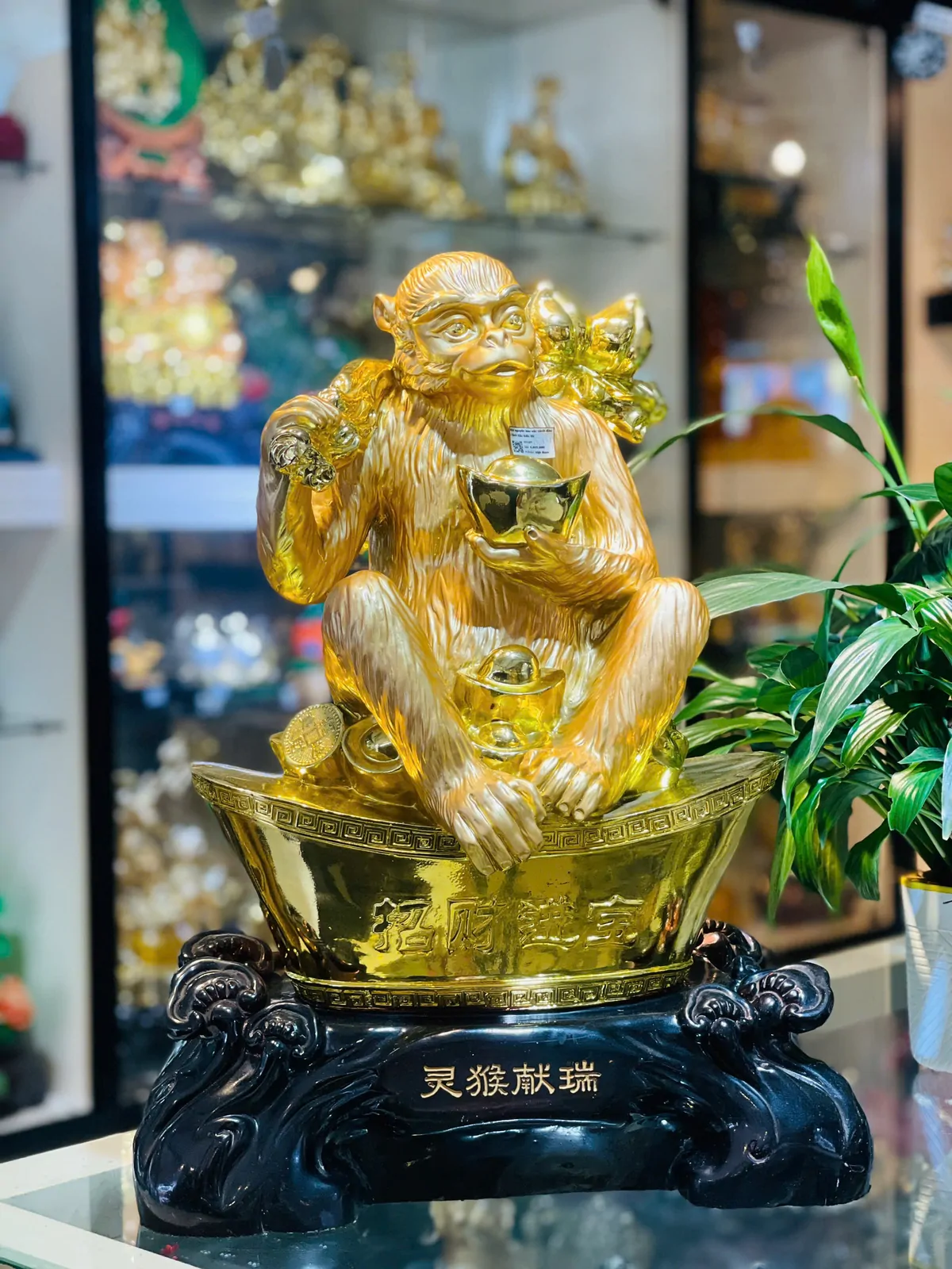 Khỉ nguyên bảo vác cành đào - linh hầu hiến thị K018M