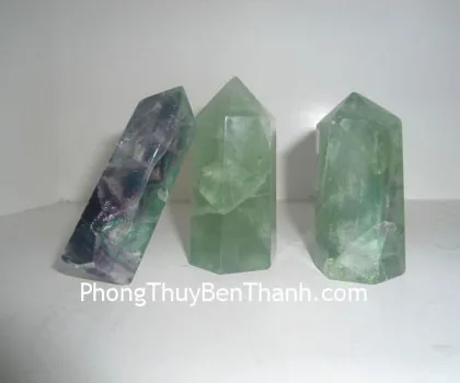 Trụ hình tháp đá dạ quang xanh K046-S6-427