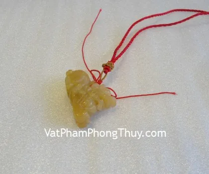 Tỳ hưu đeo cổ đá Hoàng Long đứng lớn S396