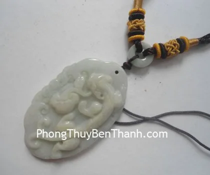 Tỳ hưu  nằm ốp trên miếng ngọc Phỉ Thúy S108
