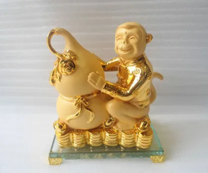 Khỉ thần tài ôm hồ lô đế thủy tinh - hồng phước tề thiên K050M