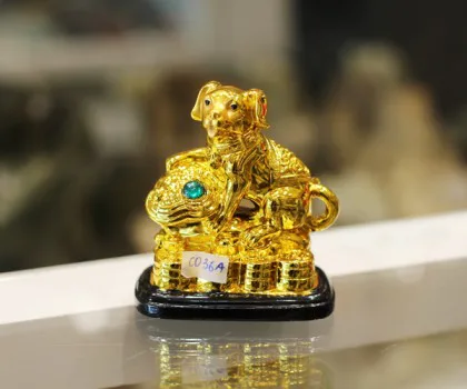 Chó vàng trên gậy như ý nhỏ dán xe hơi C036A