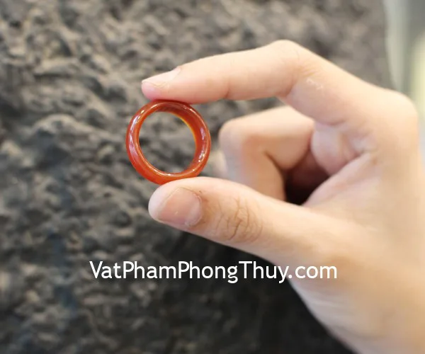 Nhẫn mã não đỏ nhỏ
