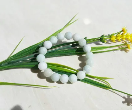 Chuỗi phỉ thúy xanh nhạt 10 li S6783