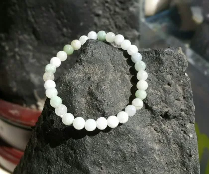 Chuỗi phỉ thúy xanh nhạt 6 li S6784