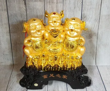 Tam tiên heo vàng trên đống tiền vàng đế gỗ - Phú Túc Chi Gia LN028