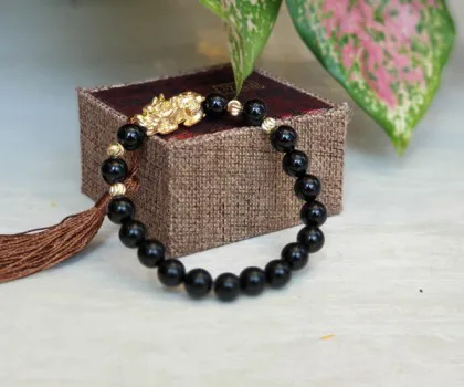 Chuỗi mã não đen có Tỳ hưu Crôm vàng 8 li S6819