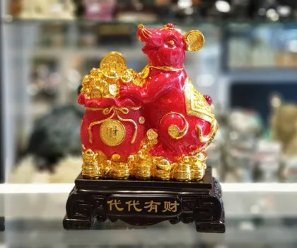 Chuột đỏ ôm túi tiền đỏ trên đống vàng - Đời đời hữu tài TM007