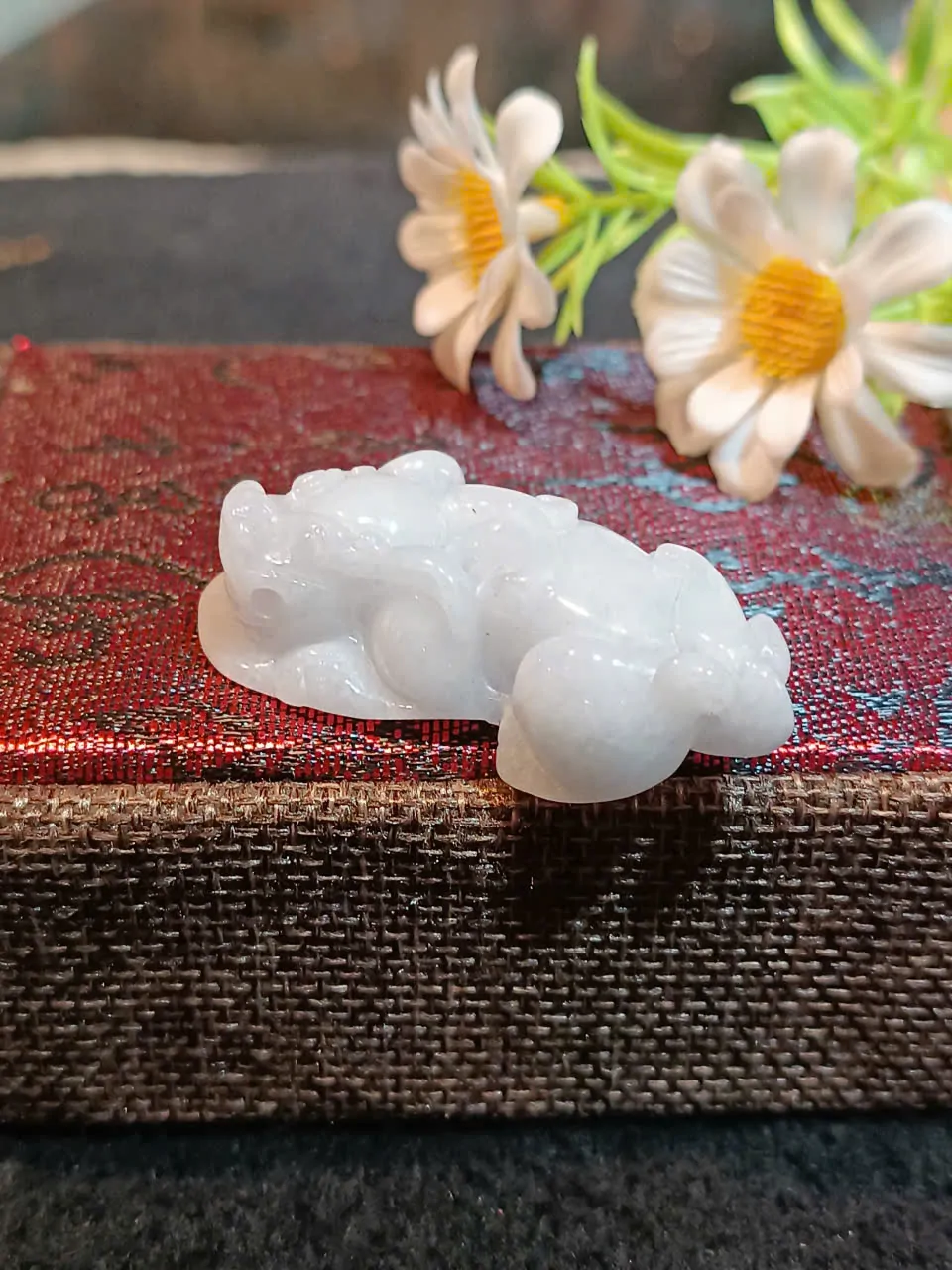 Tỳ hưu ngọc phỉ thúy xanh bạch A+++++ (GCN 017721 - 27.69g) S6899-S5-5760